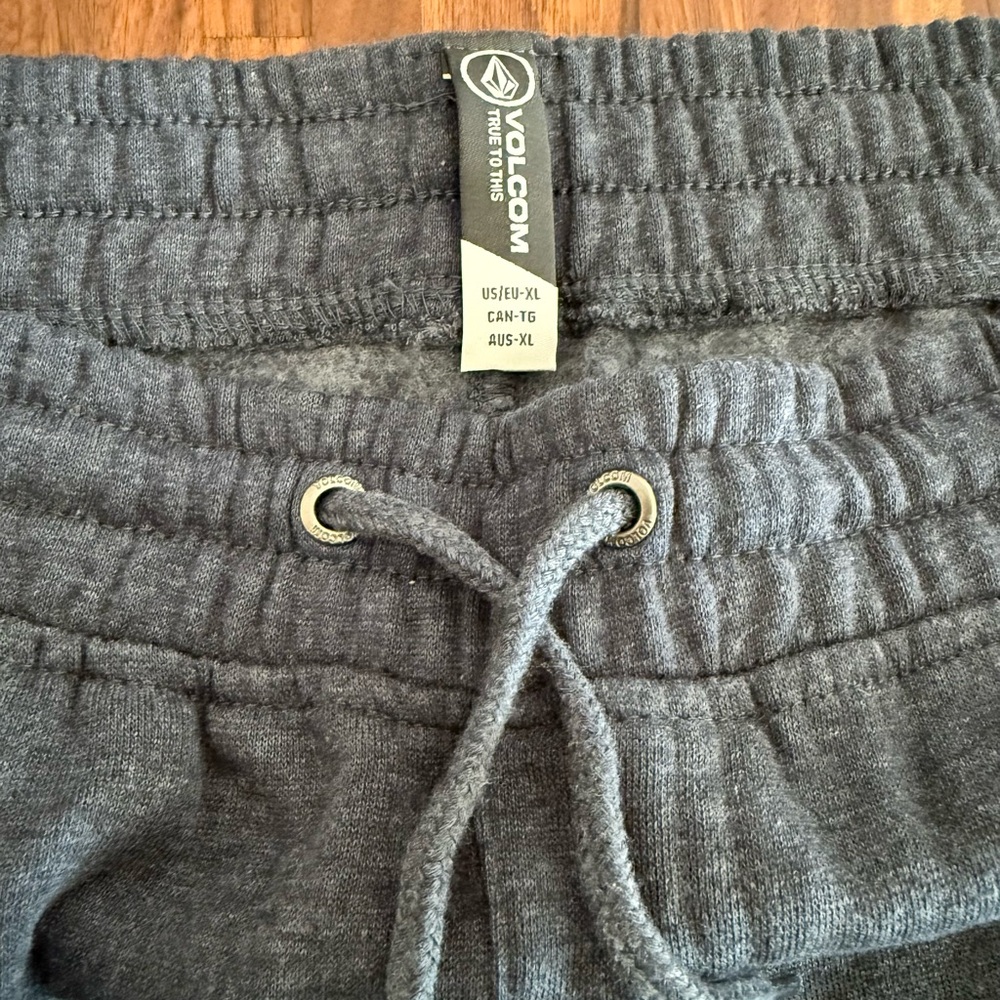 Volcom Navy Sweat Shortsp - Picture 2 of 6